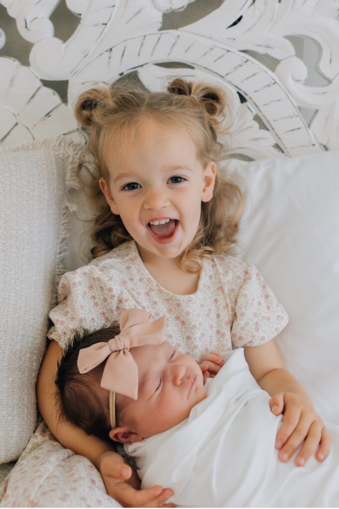 sibling and newborn photo shoot 